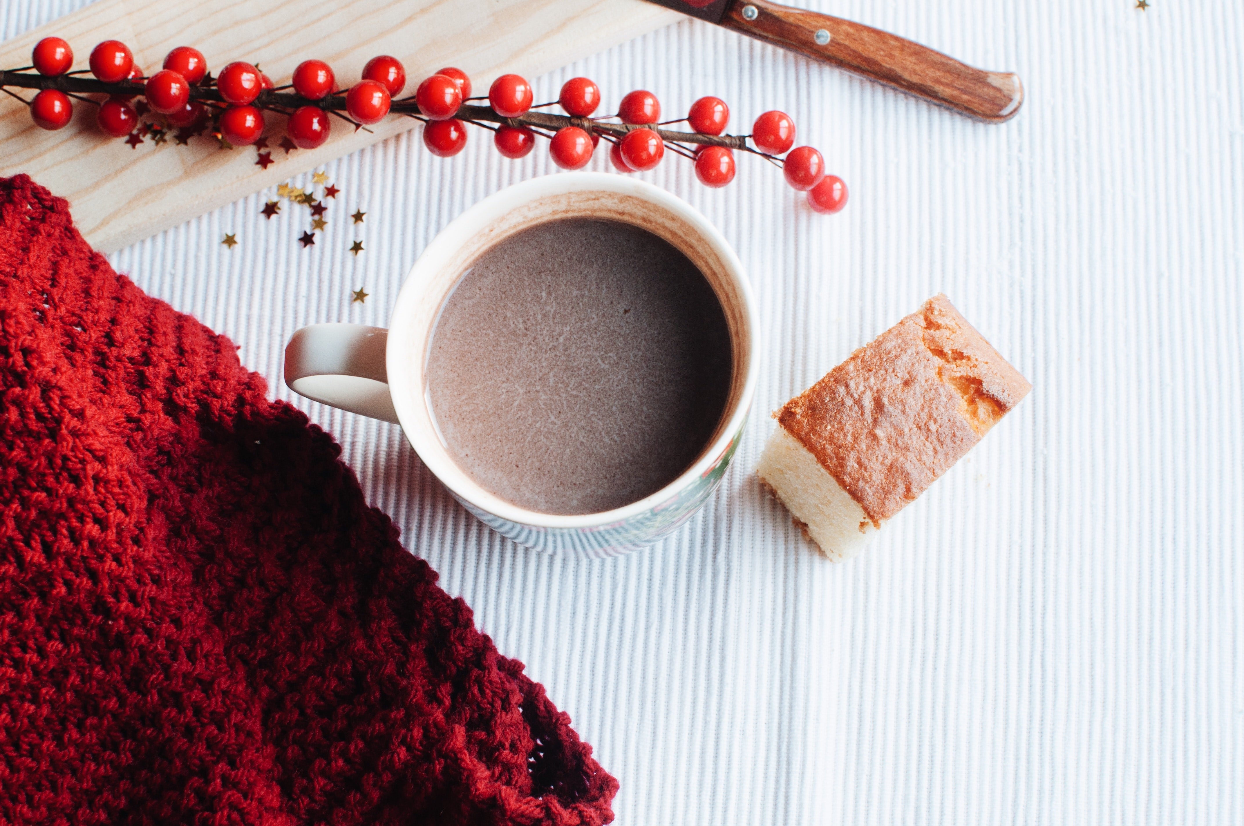 lifestyle coffee and cake image