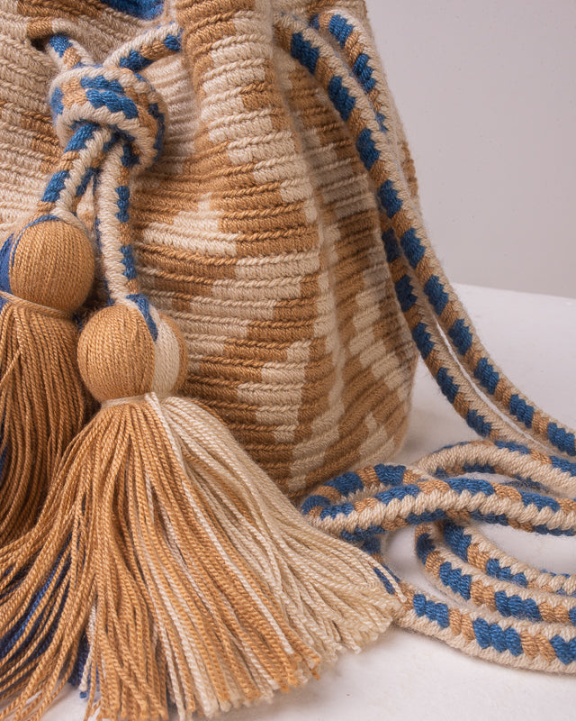 CHILA BAGS Elif handwoven vegan bucket bag, detail