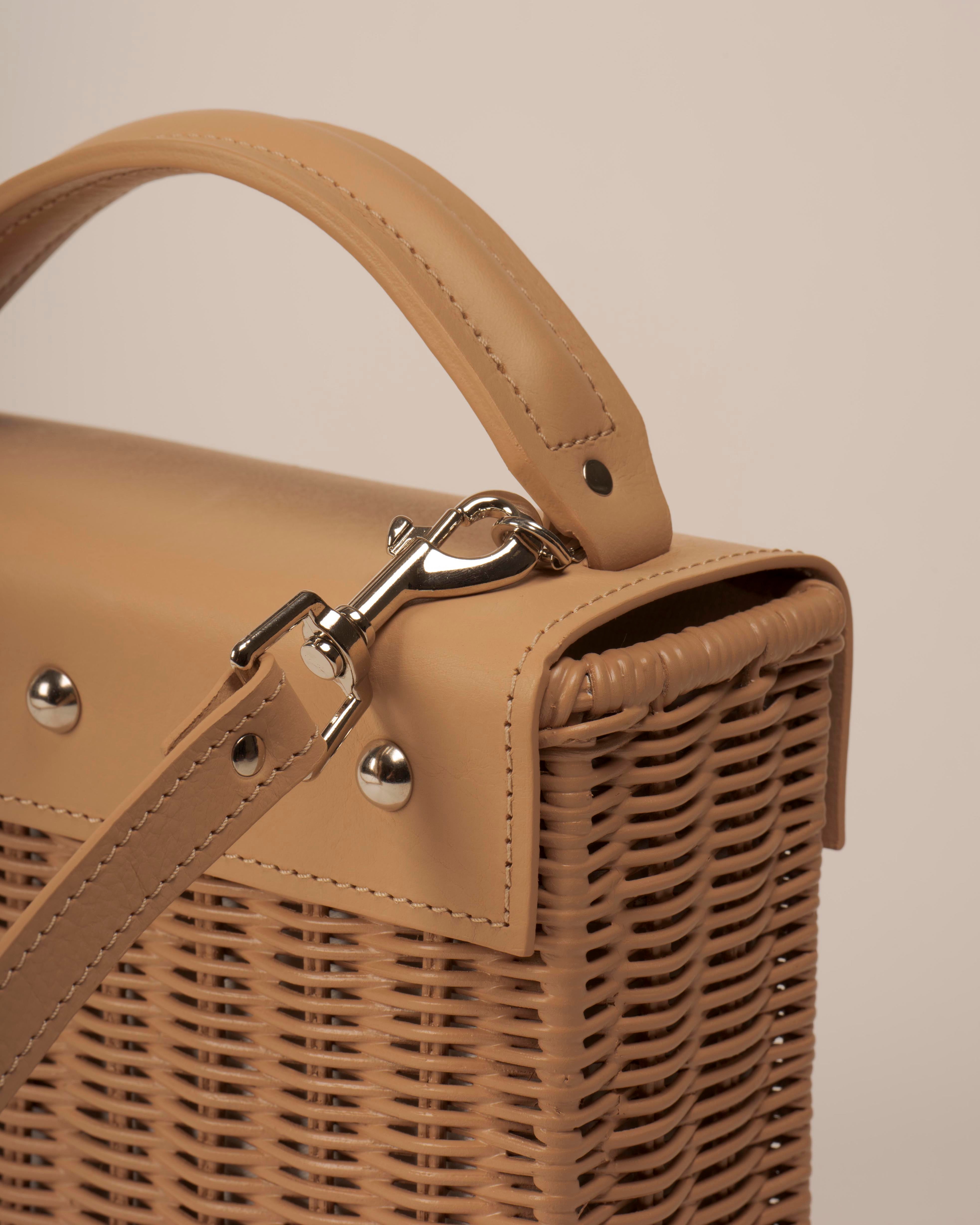 Wicker Wings Kuai handwoven wicker bag in Camel, clip close up