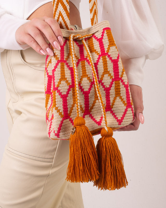 CHILA BAGS Lunera handwoven vegan bucket bag, held by model