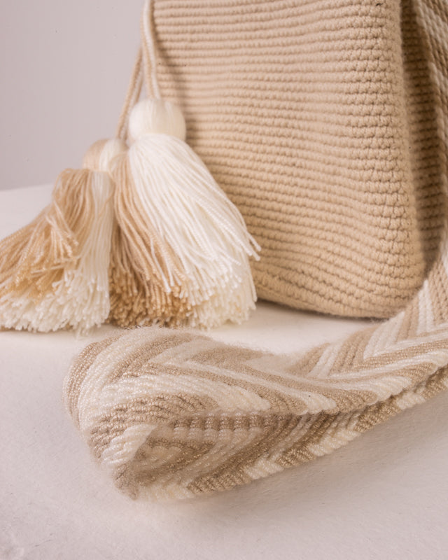 CHILA BAGS Nina Bag, Handwoven Vegan Shoulder Bag, strap/tassel close up